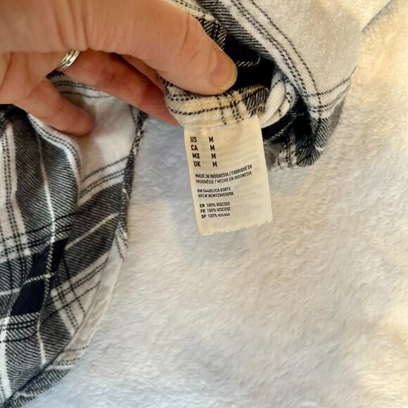 American Eagle, Boyfriend-Fit Black & White Plaid Button-Down, Size M - Picture 9 of 11